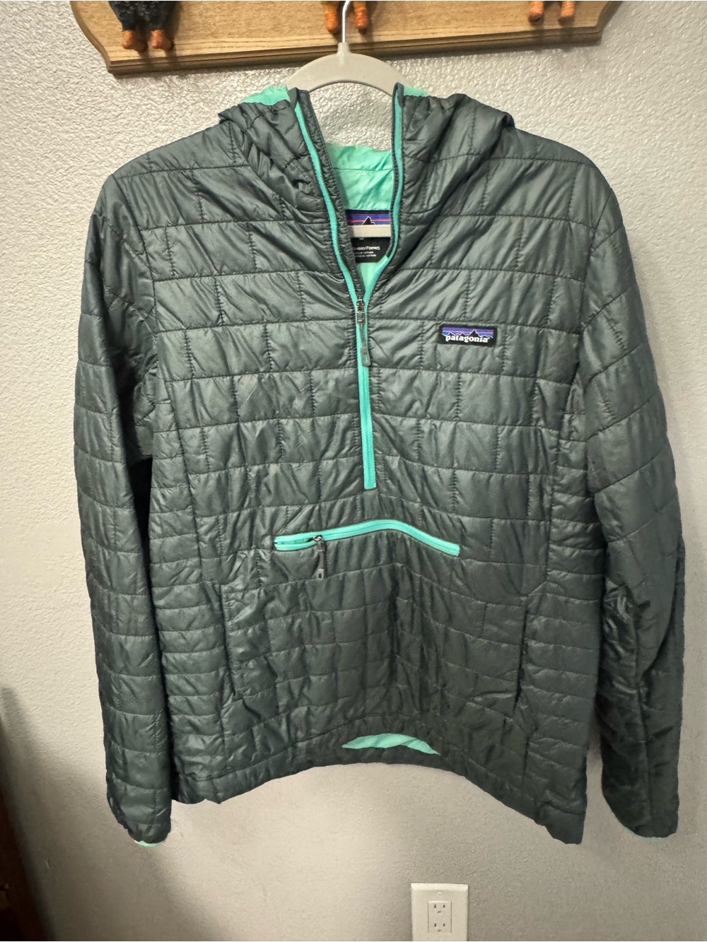 Patagonia Gray Quilted Pullover Jacket with Teal Trim